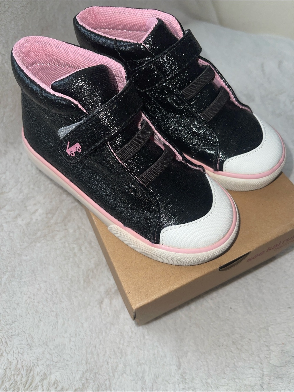 See Kai Run Black Metallic Drew sneaker size 10 -see notes